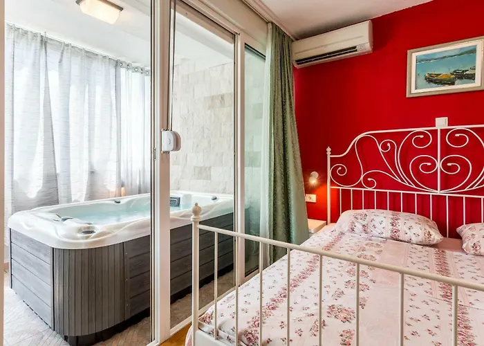 Antonija With Jacuzzi 아파트 *