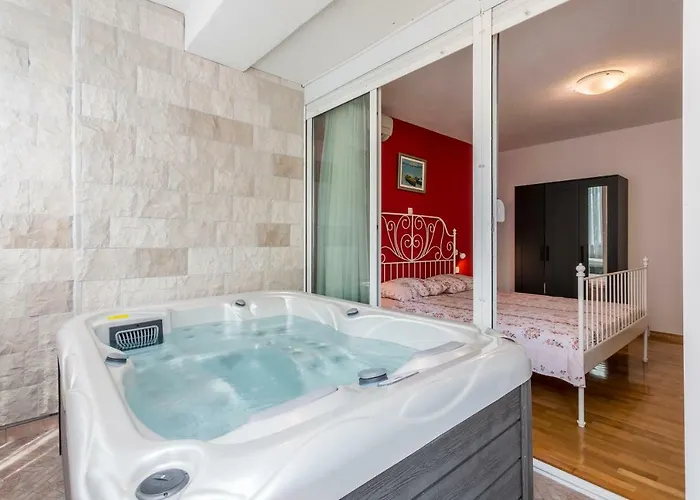 Antonija With Jacuzzi 아파트 *