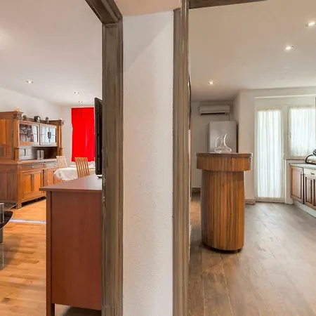 Antonija With Jacuzzi Apartment *