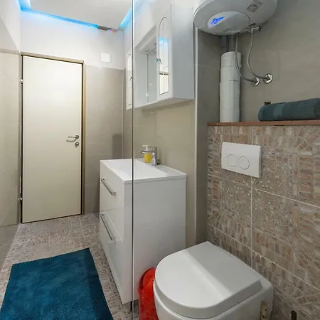 Antonija With Jacuzzi Apartment Split