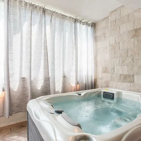 Apartment Antonija With Jacuzzi Split