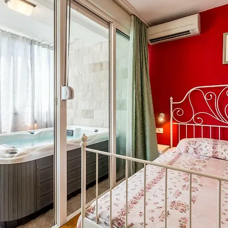 Antonija With Jacuzzi Apartment *
